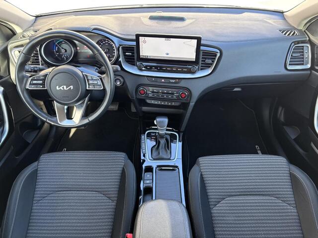 KIA CEE D Ceed Sportswagon 1.6 GDI PHEV DynamicLine / Fabrieksgarantie tot 16-05-2029 / Dealer Onderhouden / Afneembare Trekhaak / Stuur-/Stoelverwarming / Navigatie / Camera / Keyless Entree/Start / Apple Carplay/Android auto / Climate Control /