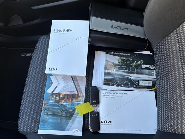 KIA CEE D Ceed Sportswagon 1.6 GDI PHEV DynamicLine / Fabrieksgarantie tot 16-05-2029 / Dealer Onderhouden / Afneembare Trekhaak / Stuur-/Stoelverwarming / Navigatie / Camera / Keyless Entree/Start / Apple Carplay/Android auto / Climate Control /