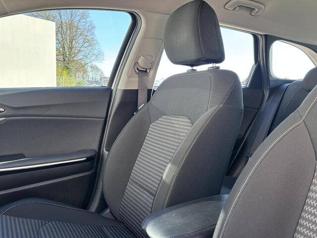 KIA CEE D Ceed Sportswagon 1.6 GDI PHEV DynamicLine / Fabrieksgarantie tot 16-05-2029 / Dealer Onderhouden / Afneembare Trekhaak / Stuur-/Stoelverwarming / Navigatie / Camera / Keyless Entree/Start / Apple Carplay/Android auto / Climate Control /