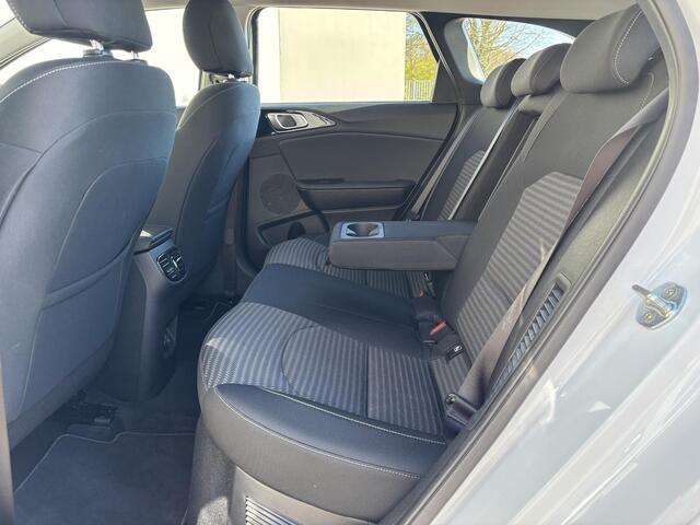 KIA CEE D Ceed Sportswagon 1.6 GDI PHEV DynamicLine / Fabrieksgarantie tot 16-05-2029 / Dealer Onderhouden / Afneembare Trekhaak / Stuur-/Stoelverwarming / Navigatie / Camera / Keyless Entree/Start / Apple Carplay/Android auto / Climate Control /