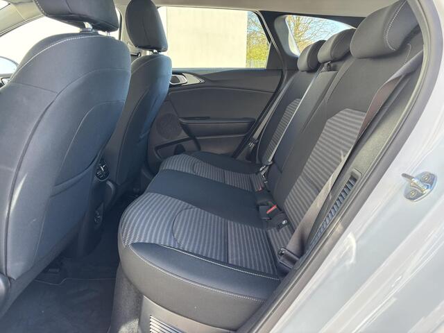 KIA CEE D Ceed Sportswagon 1.6 GDI PHEV DynamicLine / Fabrieksgarantie tot 16-05-2029 / Dealer Onderhouden / Afneembare Trekhaak / Stuur-/Stoelverwarming / Navigatie / Camera / Keyless Entree/Start / Apple Carplay/Android auto / Climate Control /