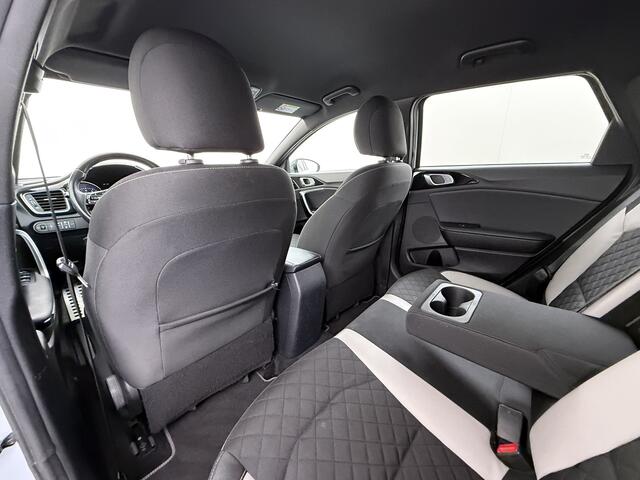 KIA CEE D Ceed Sportswagon T-120PK GT-Line Camera Apple Carplay/Android Zwarte-Hemel Navi Ecc Cruise Pdc 1/2 Leder 17"lm Regensensor Rijstrooksensor Led Bluetooth Verkeersbord detectie Connected 1e Eigenaar EURO6 Volledig Kia-Dealer OnderhoudenOrig.NLse auto