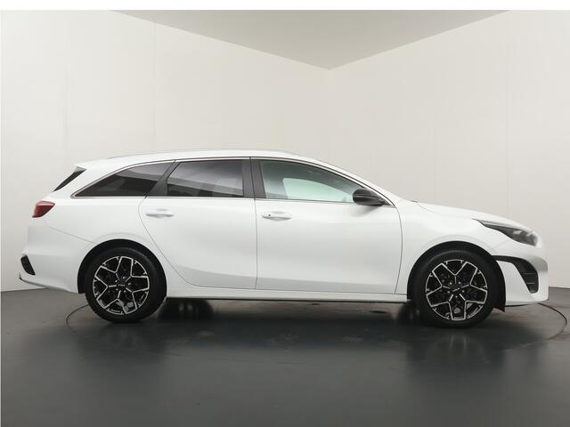 KIA CEE D Ceed Sportswagon 1.5 T-GDi GT-Line - Schuifkantel dak - All-Season banden - Camera - AppleCarplay - Android Auto Fabrieksgarantie tot 03-2032 of 150.000Km