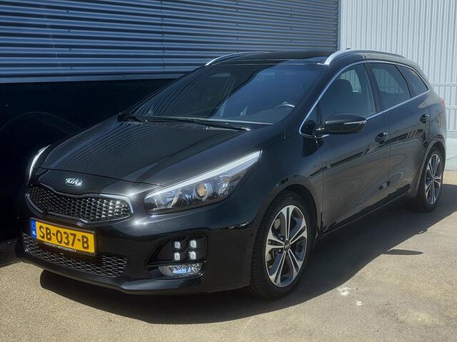 KIA CEE D cee'd Sportswagon 1.0 T-GDi GT-Line Summer Edition Schuif/kanteldak, Trekhaak, Nieuw geleverd en dealeronderhouden, Stoel- & Stuurwiel verwarmd, Navigatie, Climate control
