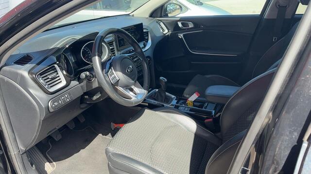 KIA CEE D Ceed Sportswagon 1.0 T-GDi DynamicPlusLine TREKHAAK / STOELVERW / STUURVERW / CAMERA / CARPLAY / KEYLESS / NAVI / CLIMA / PDC / BLUETOOTH / CRUISE / NL-AUTO