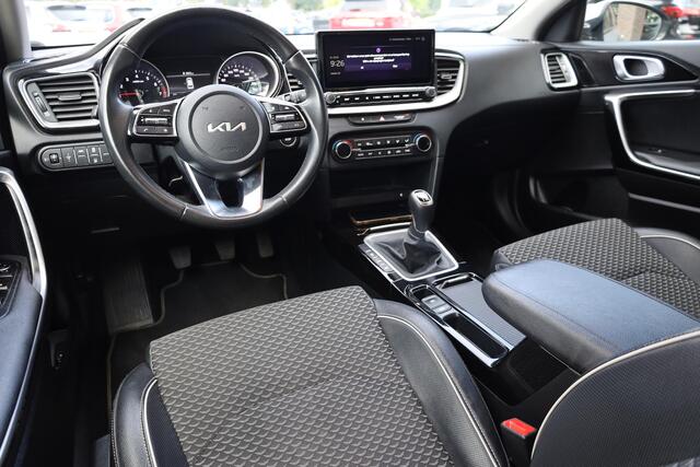KIA CEE D Ceed Sportswagon 1.0 T-GDi DynamicLine CARPLAY CAMERA HALF-LEER CRUISE DRAADLOOS-LADEN DAB LANE-ASSIST HILD-HOLD CLIMA NAVI CRUISE PDC LMV