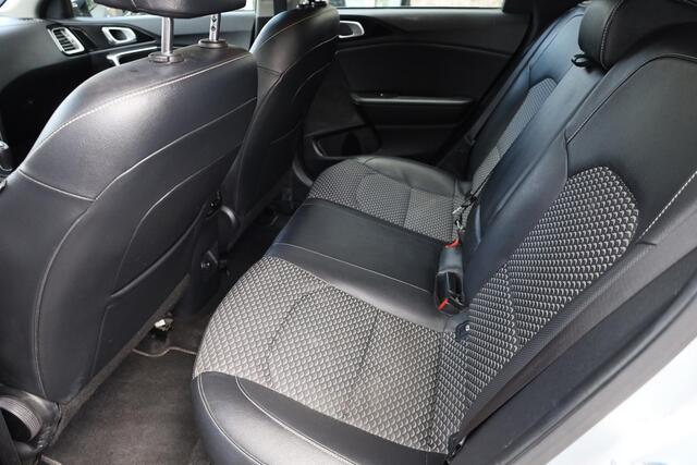KIA CEE D Ceed Sportswagon 1.0 T-GDi DynamicLine CARPLAY CAMERA HALF-LEER CRUISE DRAADLOOS-LADEN DAB LANE-ASSIST HILD-HOLD CLIMA NAVI CRUISE PDC LMV