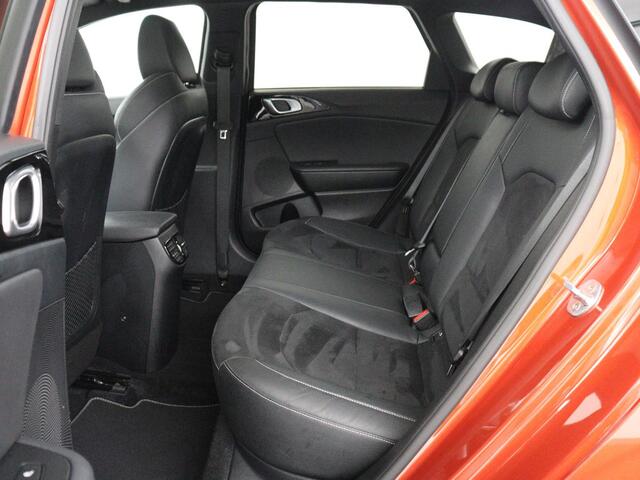 KIA CEE D Ceed 1.5 T-GDi GT-PlusLine | Panoramadak | Trekhaak | Stoelverwarming | Leder/Alcantara | JBL Sound | Carplay | Adaptive cruise | Sportstoelen | Achterbankverwarming | Keyless | Navigatie | Camera | Memory | Side Assist