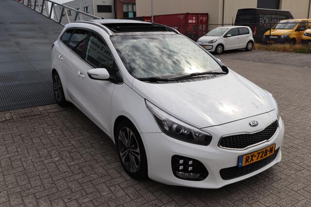 KIA CEE D cee'd Sportswagon 1.0 T-GDi GT-Line Edition Panoramadak! Apple carplay/Achteruitrijcamera/Stuurverwarming/Stoelverwarming/Cruise control/Climate control/17 inch licht metaal