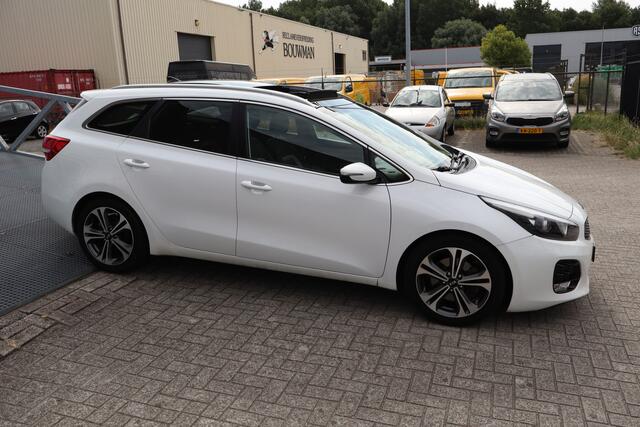 KIA CEE D cee'd Sportswagon 1.0 T-GDi GT-Line Edition Panoramadak! Apple carplay/Achteruitrijcamera/Stuurverwarming/Stoelverwarming/Cruise control/Climate control/17 inch licht metaal