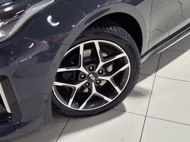 KIA CEE D Ceed 1.5 T-GDi MHEV GT-Line Edition Stoel en stuur verwarming, JBL, Apple Carplay/Android Auto, Navigatie, Camera.