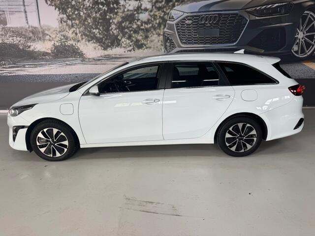 KIA CEE D 1.6 GDI PHEV Dynamicline / Stoelverwarming / Camera / PDC / AppleCarplay.