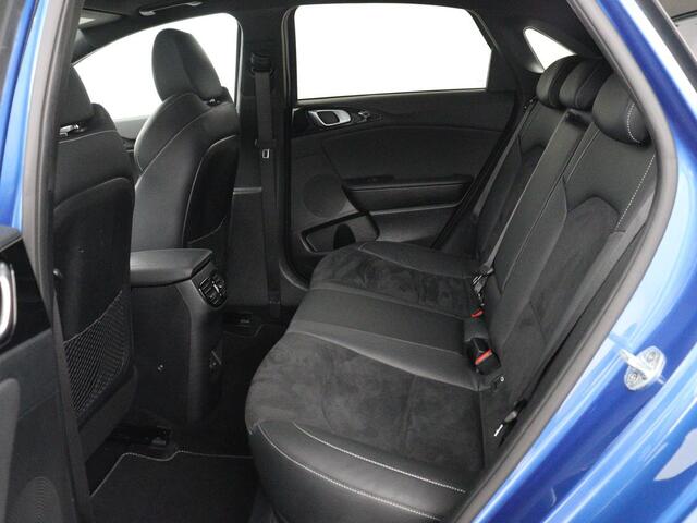 KIA CEE D Ceed 1.5 T-GDi GT-Line | Panoramadak | Trekhaak | Stuur/stoel verwarming | Camera | Park assist | Adaptive cruise | Carplay | Dodehoek detectie | Virtual |