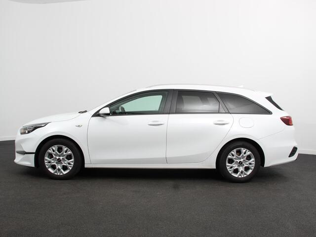 KIA CEE D Ceed Sportswagon 1.5 T-GDi 160pk Automaat DynamicLine Climate control Adaptieve cruise control Stuurverwarming Stoelverwarming Navigatie Apple Carplay/ Android Auto Lichtmetalen velgen Achteruitrijcamera