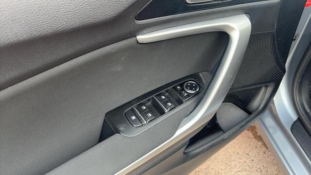KIA CEE D Ceed Sportswagon 1.0 T-GDi DynamicLine TREKHAAK / CARPLAY / CAMERA / NAVI / CLIMA / PDC / BLUETOOTH / CRUISE / DAB+ / NL-AUTO