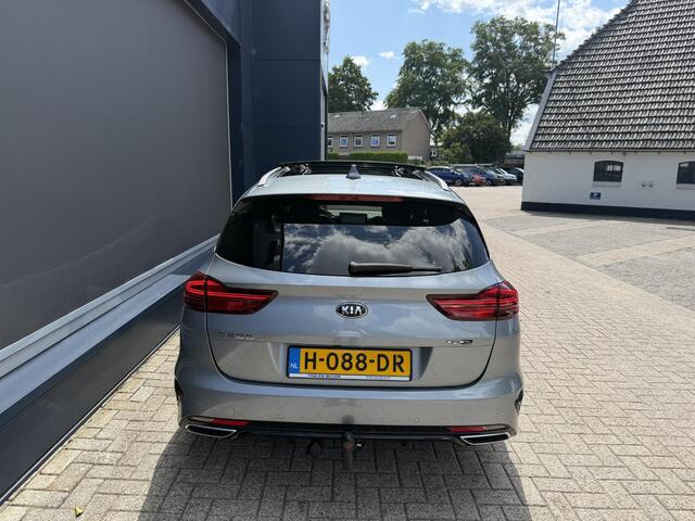 KIA CEE D Ceed Sportswagon 1.0 T-GDi GT-Line | Trekhaak 1200KG | Panoramadak | Stuurwielverwarming | Stoelverwarming | Camera | DAB | Apple Carplay | Android Auto | Lichtmetaal