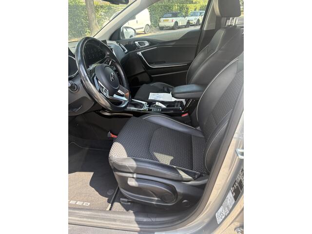 KIA CEE D Ceed Sportswagon 1.0 T-GDi DynamicPlusLine Automaat en Trekhaak en met zeer veel opties!!