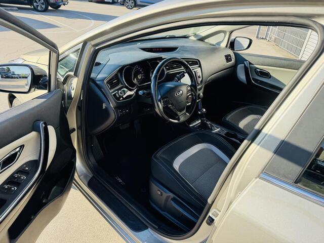KIA CEE D cee'd Sportswagon 1.6 GDI DynamicLine Automaat Stoelverwarming | Trekhaak | Verzwaarde achterveren