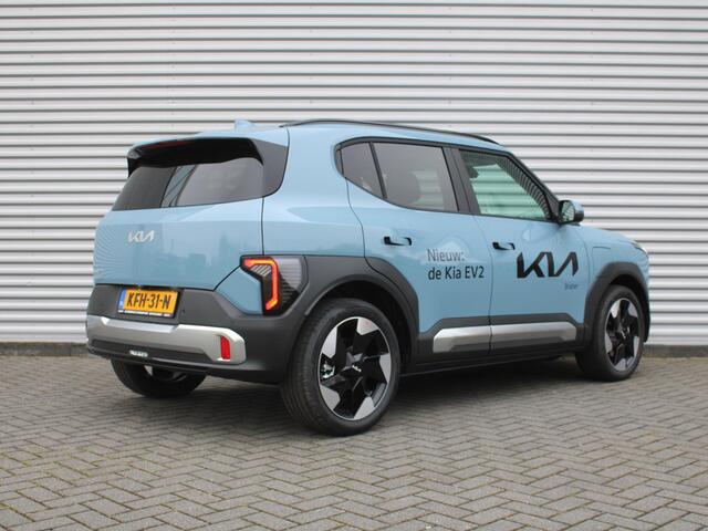 KIA EV2 Plus Advanced 42.2 kWh | Stuur-/stoelverwarming | Schuifdak | Dodehoek detectie | Elek. Stoelverstelling | Camera | 18" LM | LED | HK audio | Cruise adapt. |