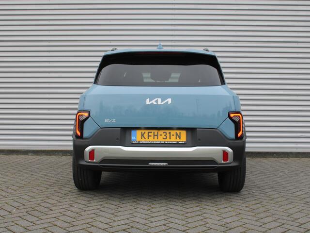 KIA EV2 Plus Advanced 42.2 kWh | Stuur-/stoelverwarming | Schuifdak | Dodehoek detectie | Elek. Stoelverstelling | Camera | 18" LM | LED | HK audio | Cruise adapt. |