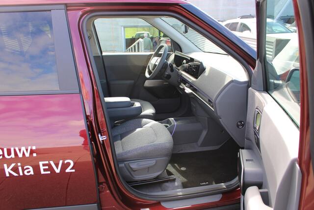 KIA EV2 Plus Advanced 42.2 kWh 5zits DEMO Edition Schuifdak / Camera / Navi / 230V aansluiting