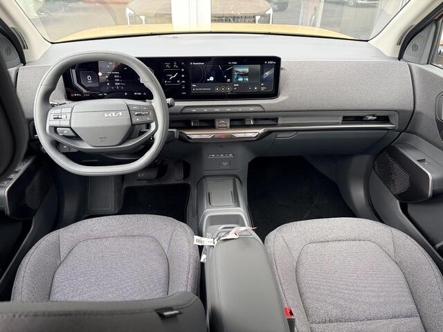 KIA EV2 Plus 42.2 kWh | Direct uit voorraad leverbaar | Actieprijs ¤. 29,890,= rijklaar inclusief inruilactie | Stoelverwarming | Camera