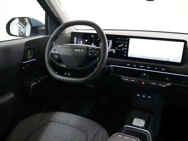 KIA EV2 Plus Advanced 42.2 kWh | Glazen schuif-/kanteldak | Harman Kardon | 18" lichtmetalen velgen | Stoel- en stuurwielverwarming |