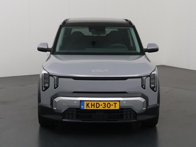 KIA EV2 Plus Advanced 42.2 kWh 4p. | Glazen schuif-/kanteldak | Harman Kardon | 18" lichtmetalen velgen | Stoel- en stuurwielverwarming |