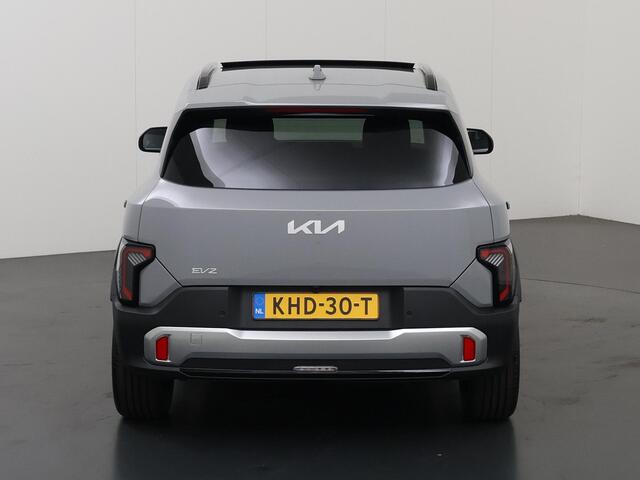 KIA EV2 Plus Advanced 42.2 kWh 4p. | Glazen schuif-/kanteldak | Harman Kardon | 18" lichtmetalen velgen | Stoel- en stuurwielverwarming |