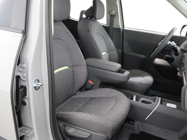 KIA EV2 Plus Advanced 42.2 kWh 4p. | Glazen schuif-/kanteldak | Harman Kardon | 18" lichtmetalen velgen | Stoel- en stuurwielverwarming |