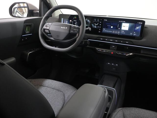 KIA EV2 Plus Advanced 42.2 kWh | Glazen schuif-/kanteldak | Harman Kardon | 18" lichtmetalen velgen | Stoel- en stuurwielverwarming |