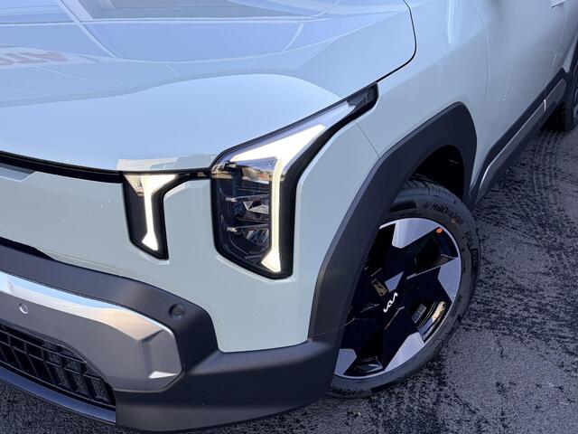 KIA EV2 Plus Advanced 42.2 kWh 4p. 4-zits uitvoering | Rijklaarprijs incl. 3000 euro inruilpremie!! | Schuif/kanteldak | Dodehoeksensor | Stoel/stuurverwarming | Harman Kardon geluidsysteem