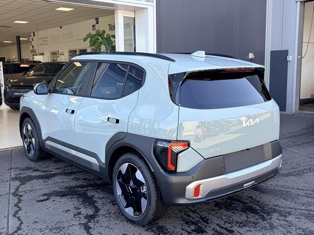 KIA EV2 Plus Advanced 42.2 kWh 4p. 4-zits uitvoering | Rijklaarprijs incl. 3000 euro inruilpremie!! | Schuif/kanteldak | Dodehoeksensor | Stoel/stuurverwarming | Harman Kardon geluidsysteem
