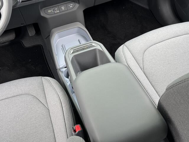 KIA EV3 Plus 58.3 kWh | Tijdelijk Kia inruilpremie ¤ 3000,- Bij Aanschaf | Parkeersensoren Voor + Achter | Camera | Adaptive Cruise | Keyless | DAB+ | Apple Carplay/ Android Auto