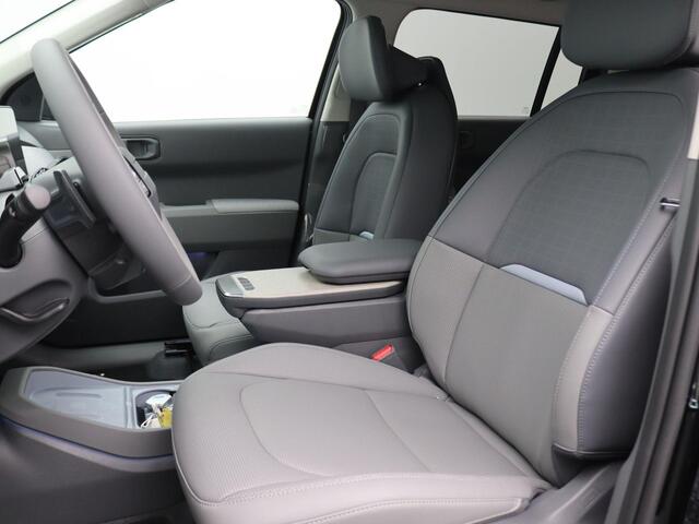 KIA EV3 Plus Advanced 81.4 kWh 204PK warmtepomp, full led, adaptive cruise met travel assist, side assist, elek. bedienbare achterklep, stuur-stoelverwarming, Harman Kardon sound, keyless, 19" lichtmetaal