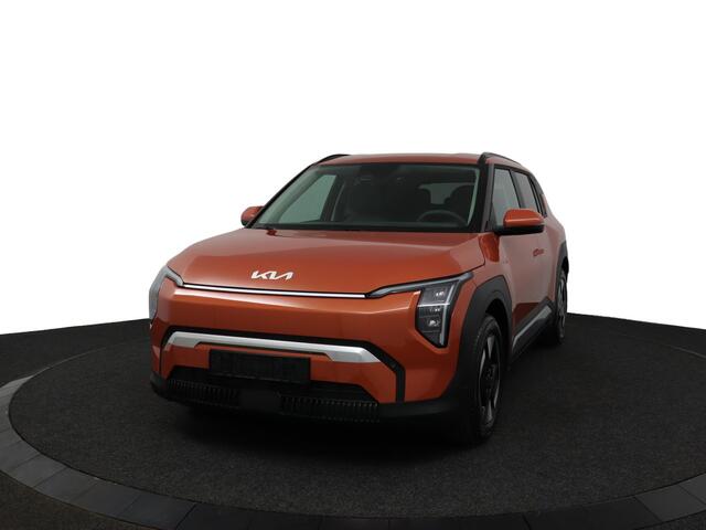 KIA EV3 Plus 81.4 kWh - Stoel/Stuur verwarming - Donker glas achter - Adaptive cruise control - Achteruitrij camera - Bluetooth - Apple Carplay/Android Auto Fabrieksgarantie t/m 29-06-2032