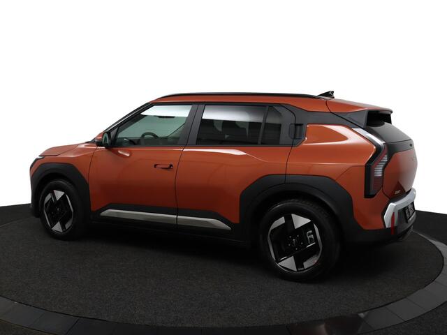 KIA EV3 Plus 81.4 kWh - Stoel/Stuur verwarming - Donker glas achter - Adaptive cruise control - Achteruitrij camera - Bluetooth - Apple Carplay/Android Auto Fabrieksgarantie t/m 29-06-2032