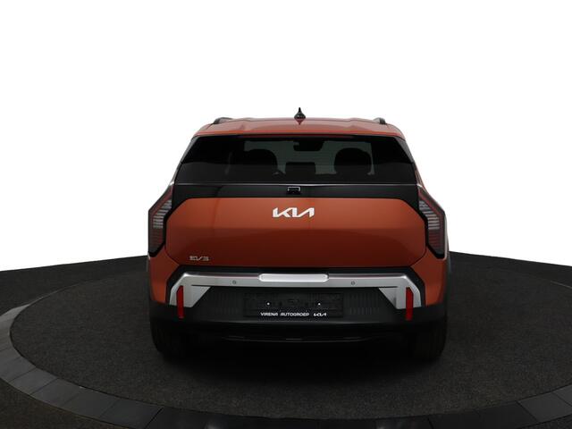 KIA EV3 Plus 81.4 kWh - Stoel/Stuur verwarming - Donker glas achter - Adaptive cruise control - Achteruitrij camera - Bluetooth - Apple Carplay/Android Auto Fabrieksgarantie t/m 29-06-2032