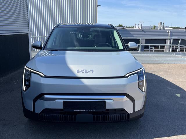 KIA EV3 Plus Advanced 81.4 kWh ACTIE! EXCLUSIEF BIJ KOOIJMAN TIEL! DIRECT LEVERBAAR! Meerdere kleuren snel leverbaar. RUIM ¤4800,- VOORDEEL! TEL.: 0344-611400