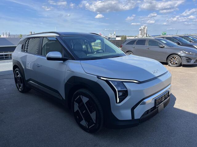 KIA EV3 Plus Advanced 81.4 kWh ACTIE! EXCLUSIEF BIJ KOOIJMAN TIEL! DIRECT LEVERBAAR! Meerdere kleuren snel leverbaar. RUIM ¤4800,- VOORDEEL! TEL.: 0344-611400