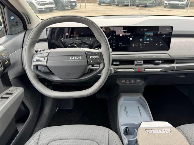 KIA EV3 Plus 81.4 kWh 204 PK | Stoelverwarming | Stuurverwarming | Warmtepomp | BLIS | 19 inch Licht metaal