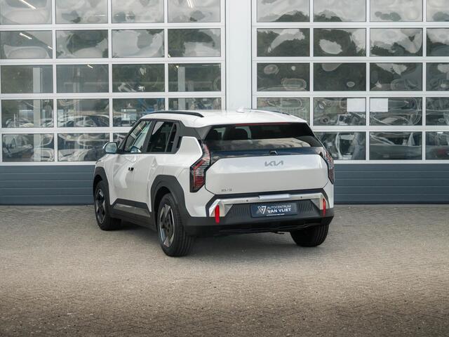 KIA EV3 Plus 81.4 kWh l Direct leverbaar l Stoel Stuurwielverwarming l Dode hoek assistent l Privatelease vanaf ¤ 572,00