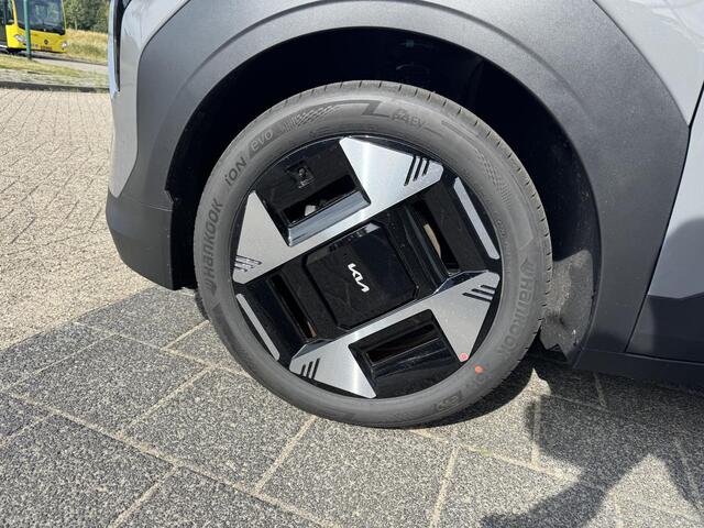 KIA EV3 Plus Advanced 81.4 kWh ¤41.995,- RIJKLAAR! Nu ¤3.700,- voordeel! Meerdere kleuren en uitvoeringen leverbaar.
