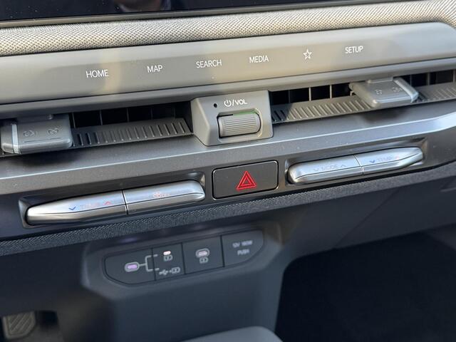 KIA EV3 Plus 58.3 kWh | Tijdelijk Kia inruilpremie ¤ 3000,- Bij Aanschaf | Parkeersensoren Voor + Achter | Camera | Adaptive Cruise | Keyless | DAB+ | Apple Carplay/ Android Auto