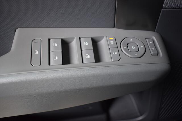 KIA EV3 PLUS 58.3 kWh | Adaptieve Cruise Control | Navigatie | Camera | Stoel+StuurVerwarming | Trekhaak | Tot 10Jr. Kia-Garantie