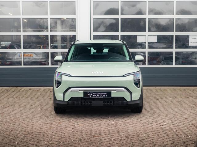 KIA EV3 Air 58.3 kWh | Uit voorraad leverbaar | Navi | 17" | Adapt. Cruise | Clima | PDC | Dakrails |