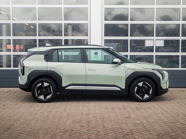 KIA EV3 Air 58.3 kWh | Uit voorraad leverbaar | Navi | 17" | Adapt. Cruise | Clima | PDC | Dakrails |