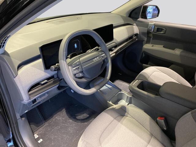 KIA EV3 Plus 58.3 kWh | Parkeersensoren Voor + Achter | Camera | Adaptive Cruise | Keyless | DAB+ | Apple Carplay/ Android Auto