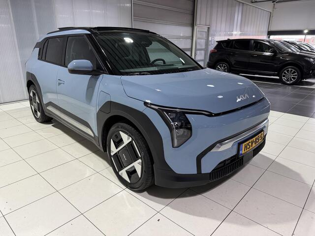 KIA EV3 Plus Advanced 81.4 kWh Stoel en Stuur verwarming, Schuif kantel dak, Apple Carplay/Android Auto, Navigatie, Camera.