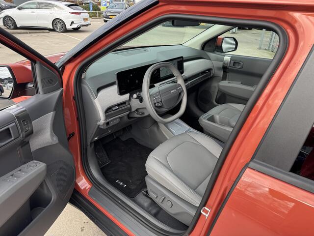 KIA EV3 Plus Advanced 81.4 kWh Demo-auto ! Kmstand kan iets varieeren ! | Informeer altijd even of de auto aanwezig is.